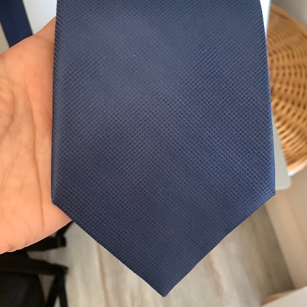 Vintage Van Heusen men’s tie 100% silk  preowned